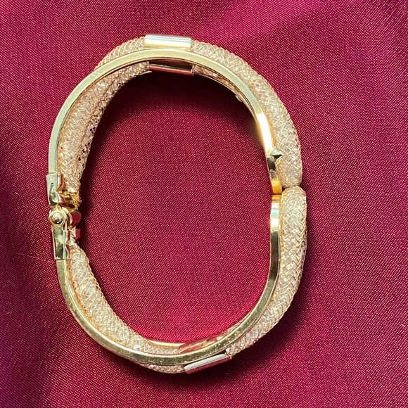 💥💥❤️3 cuff bracelets for only $25💥❤️💥. 2 in gold tone, 1 in silver tone! - Picture 9 of 10